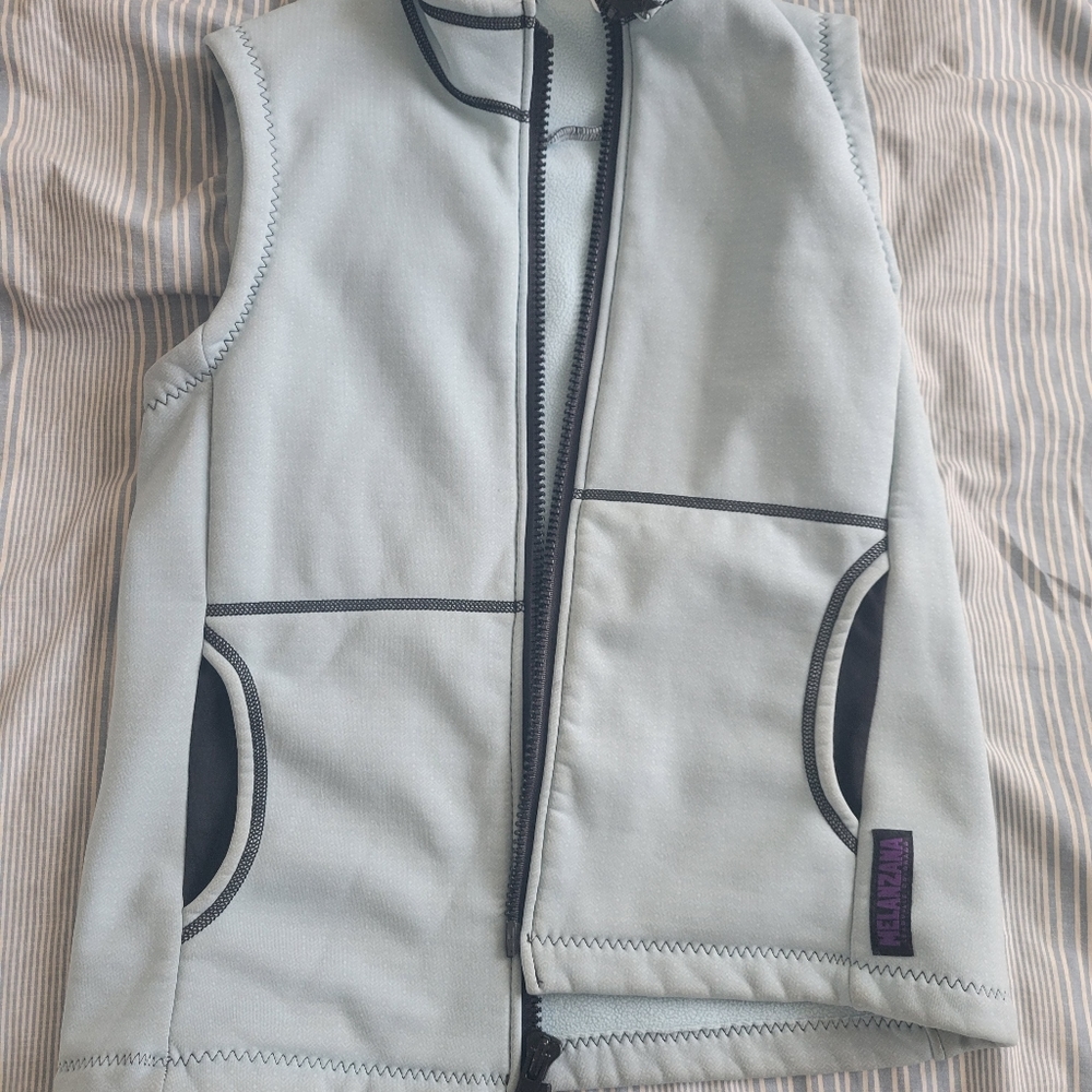 Melanzana vest size small women